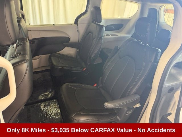 Used 2024 Chrysler Pacifica Touring-L FWD image 14