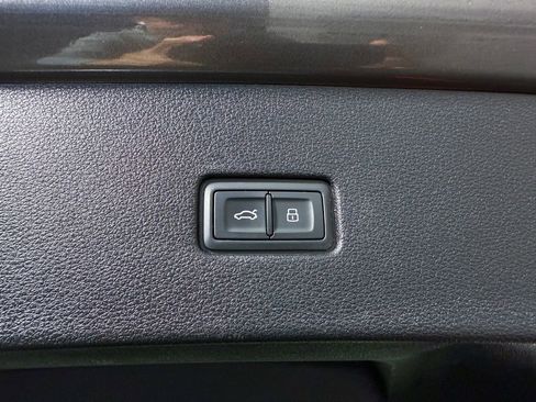 Used 2019 Audi Q8 Premium Plus w/ Premium Plus image 35