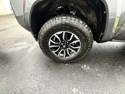Used 2022 Toyota Tacoma TRD Sport AWD/4WD image 11