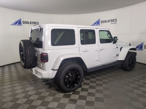 Used 2021 Jeep Wrangler Unlimited Sahara image 8