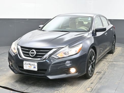 Used 2018 Nissan Altima 2.5 SV image 3