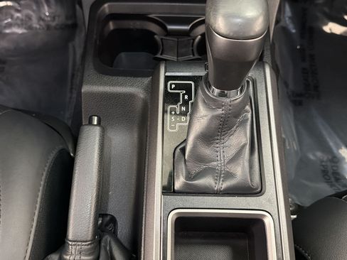 Used 2022 Toyota Tacoma TRD Off-Road w/ TRD Premium Off Road Package AWD/4WD image 19