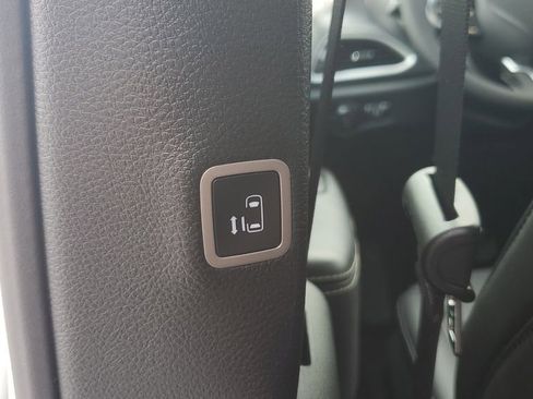 New 2026 Chrysler Pacifica Select image 16