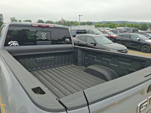 Used 2025 GMC Sierra 3500 AT4 w/ AT4 Premium Plus Package AWD/4WD image 8