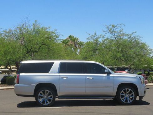 Used 2015 GMC Yukon XL SLT w/ HD Trailering Package AWD/4WD image 3