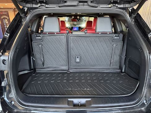 Used 2023 Toyota Highlander XSE image 31