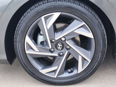 Used 2025 Hyundai Elantra SEL FWD image 7