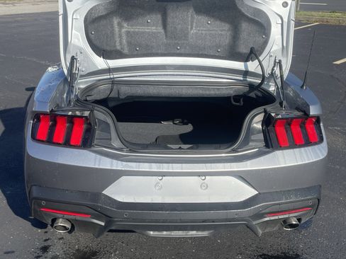 Used 2025 Ford Mustang Premium image 5