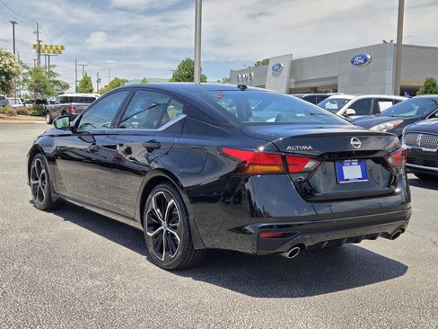 Used 2024 Nissan Altima 2.5 SR FWD image 11