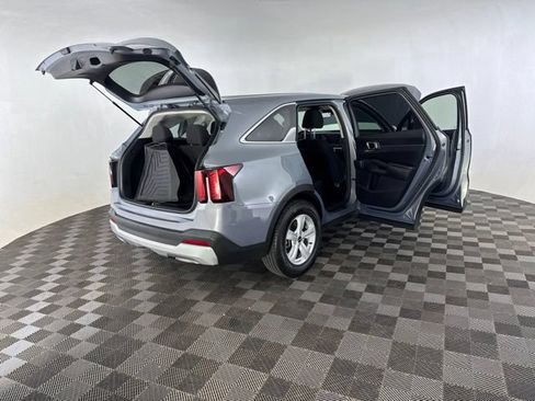 Certified 2024 Kia Sorento LX FWD image 16