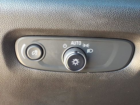 Used 2022 Chevrolet Traverse LT image 29