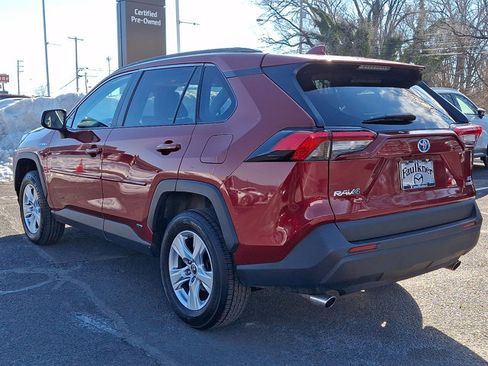 Used 2019 Toyota RAV4 LE image 4