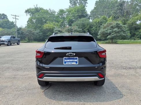 Used 2025 Chevrolet Trax LT w/ LT Convenience Package FWD image 6