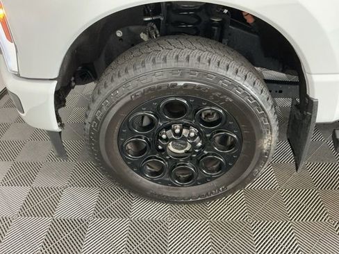 Used 2025 Ford F350 Lariat w/ Black Appearance Package image 33