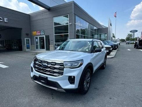 Used 2026 Ford Explorer Active w/ Active Comfort Package AWD/4WD image 1