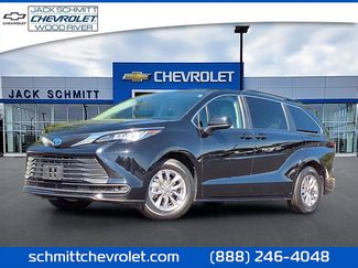 Used 2023 Toyota Sienna LE AWD/4WD video 1