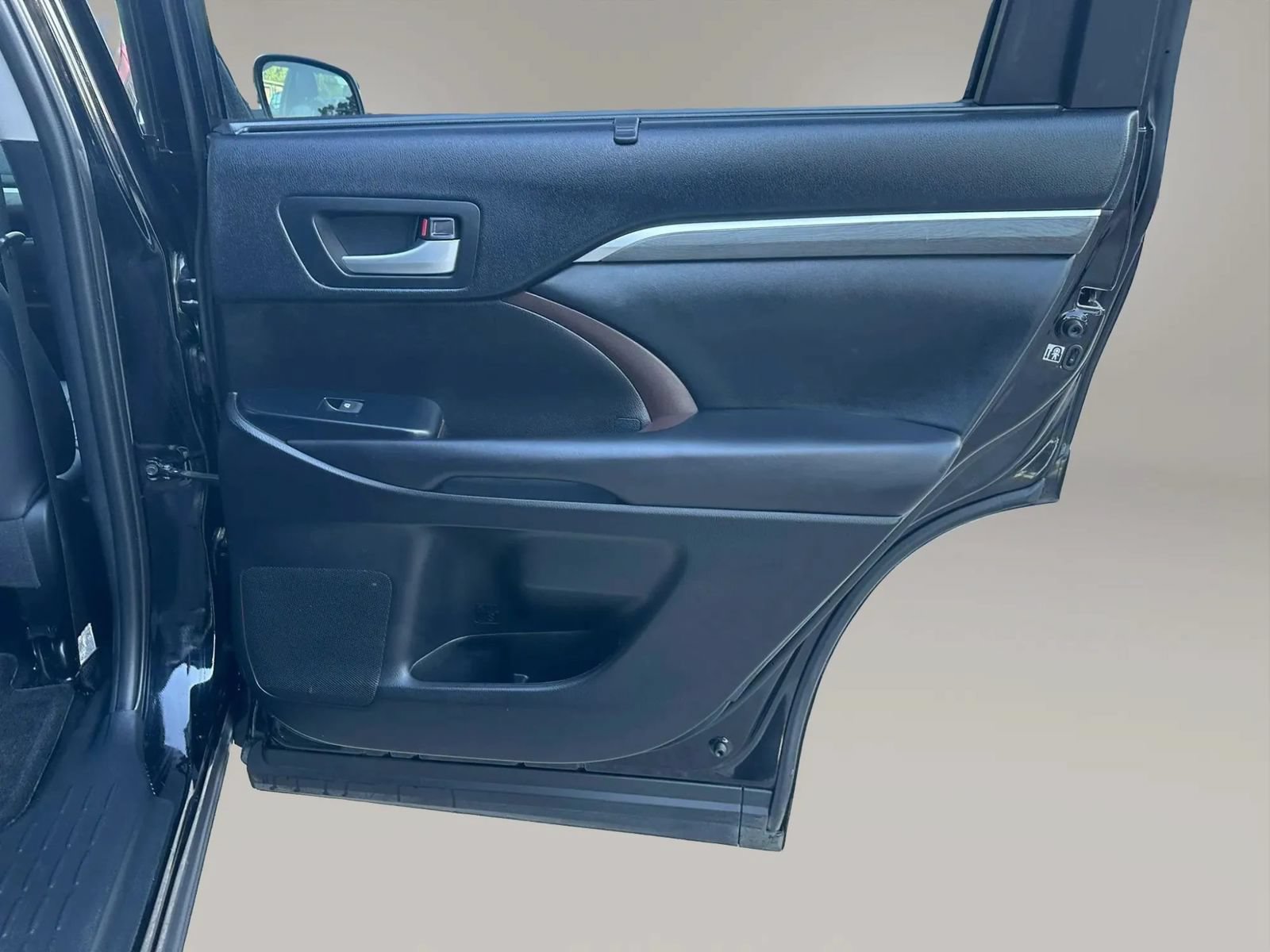Used 2019 Toyota Highlander Limited FWD image 21