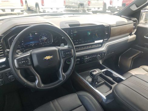 Used 2023 Chevrolet Silverado 1500 High Country w/ High Country Premium Package AWD/4WD image 18