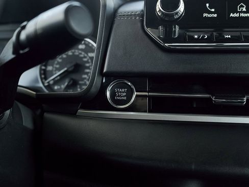 Used 2024 Mitsubishi Outlander SE image 37