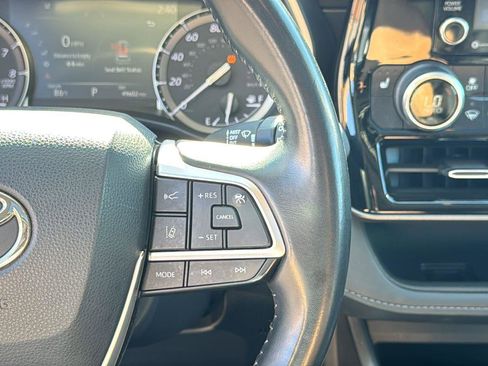 Used 2022 Toyota Highlander XLE image 14