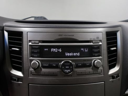 Used 2011 Subaru Outback 2.5i Premium AWD/4WD image 24