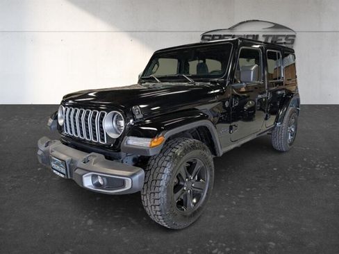 Used 2025 Jeep Wrangler Unlimited Sahara AWD/4WD image 5