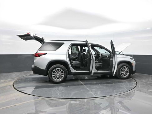 Used 2022 Chevrolet Traverse LT image 40