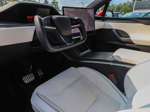 Used 2022 Tesla Model X Plaid AWD/4WD image 7