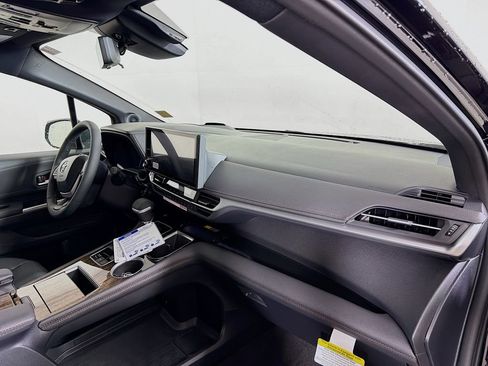New 2026 Toyota Sienna Platinum AWD/4WD image 26