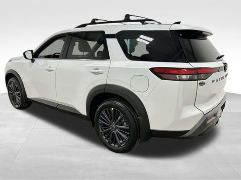 New 2026 Nissan Pathfinder SL image 4