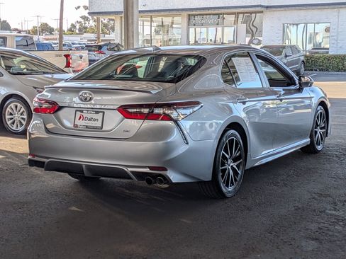 Used 2024 Toyota Camry SE FWD image 4