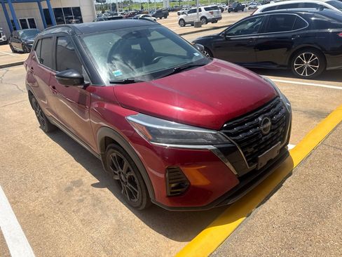 Used 2022 Nissan Kicks SR w/ Premium Package FWD image 7
