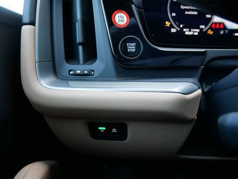 Used 2025 Porsche Cayenne image 16