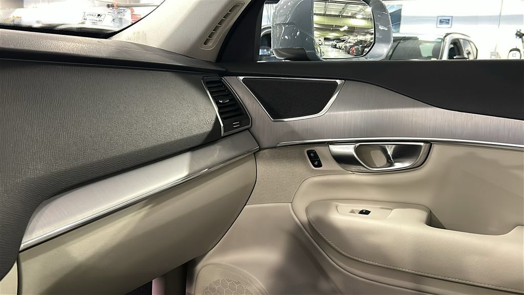 Certified 2023 Volvo XC90 B5 Core w/ Protection Package Premier AWD/4WD image 18