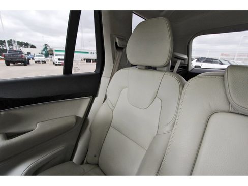 Used 2016 Volvo XC90 T6 Momentum w/ Momentum Plus Package image 14