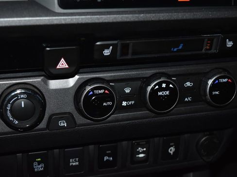 Used 2017 Toyota Tacoma TRD Off-Road image 12