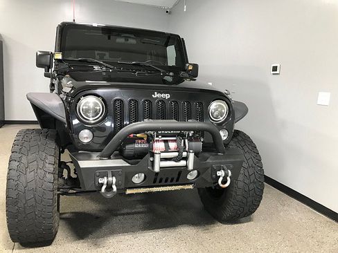 Used 2015 Jeep Wrangler Unlimited Sport w/ Connectivity Group AWD/4WD image 8