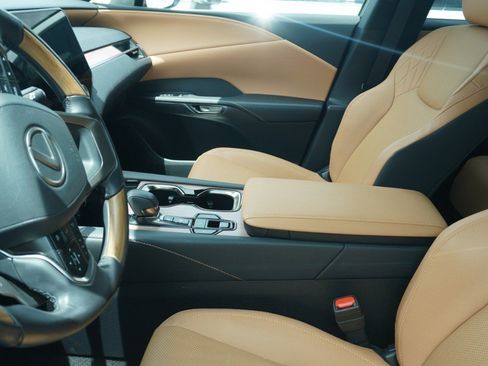 Used 2025 Lexus RX 350 Premium w/ Accessory Package (Z1) FWD image 8