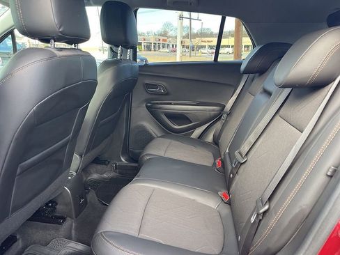 Used 2022 Chevrolet Trax LT w/ LT Convenience Package image 43