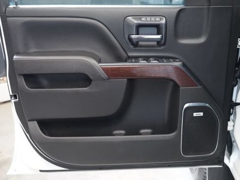 Used 2018 GMC Sierra 2500 SLT w/ Duramax Plus Package AWD/4WD image 9
