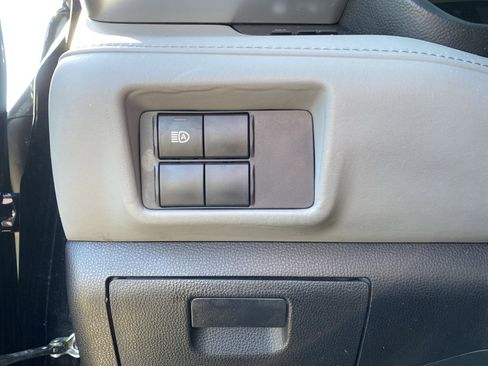 Used 2022 Toyota Highlander L image 14