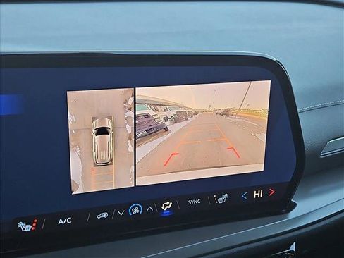 New 2026 Chevrolet Traverse LT w/ Sun and Wheel Package FWD image 13