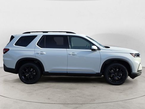Used 2025 Honda Pilot Touring image 6