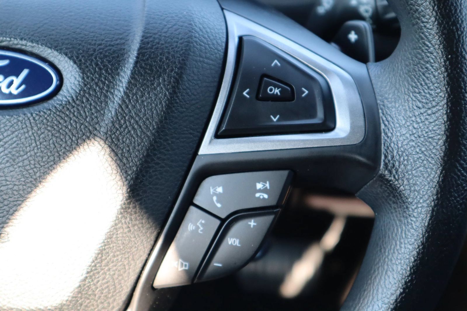 Used 2018 Ford Fusion SE w/ Fusion SE Technology Package FWD image 22