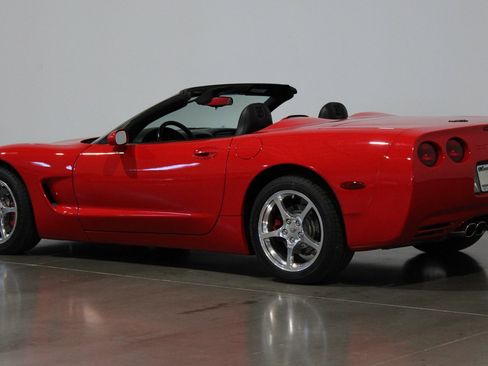 Used 2000 Chevrolet Corvette Convertible w/ Memory Pkg RWD image 19