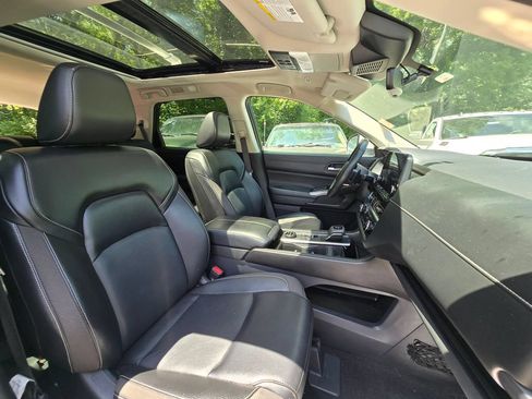 Used 2023 Nissan Pathfinder SL w/ SL Premium Package AWD/4WD image 16