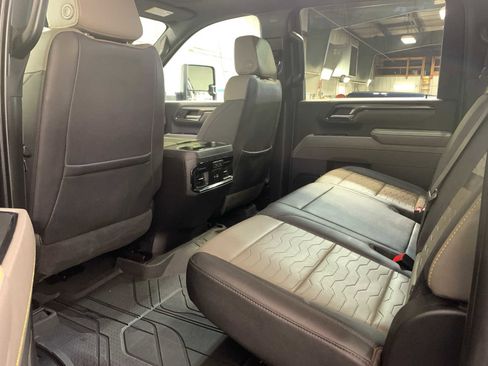 Used 2024 Chevrolet Silverado 2500 ZR2 w/ Technology Package image 11