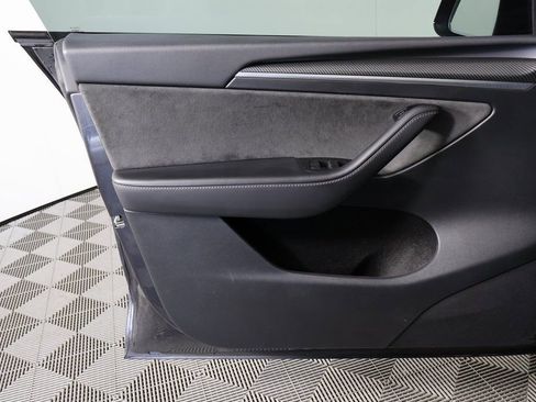 Used 2024 Tesla Model Y Long Range image 12