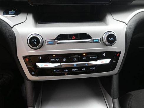 Used 2020 Ford Explorer XLT w/ Comfort Package image 13