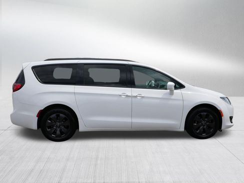 Used 2020 Chrysler Pacifica Touring-L w/ S Appearance Package FWD image 8